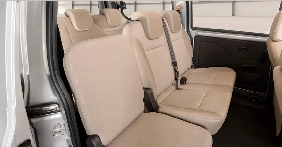 Cinturón en cada asiento